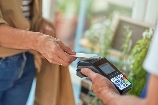 Carte bancaire prépayée : une alternative intéressante à plusieurs solutions financières traditionnelles