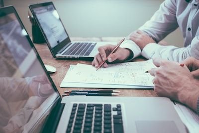 Quels sont les avantages à passer par une agence immobilière pour la gestion de son bien locatif ?